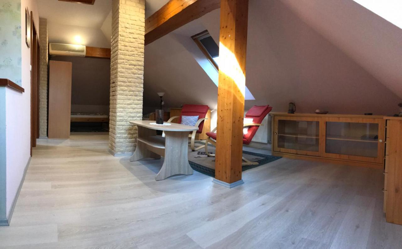 Orsi House Apartment โซมบ็อตเฮย์ ภายนอก รูปภาพ