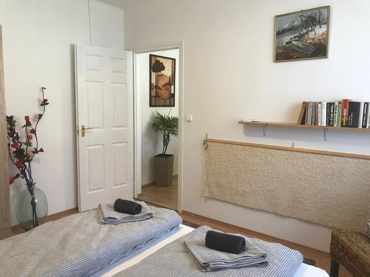 Orsi House Apartment โซมบ็อตเฮย์ ภายนอก รูปภาพ
