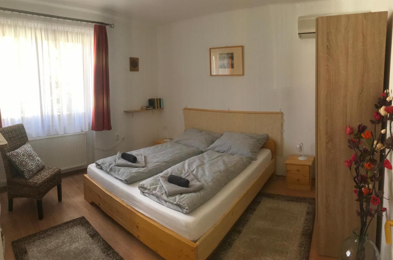 Orsi House Apartment โซมบ็อตเฮย์ ภายนอก รูปภาพ