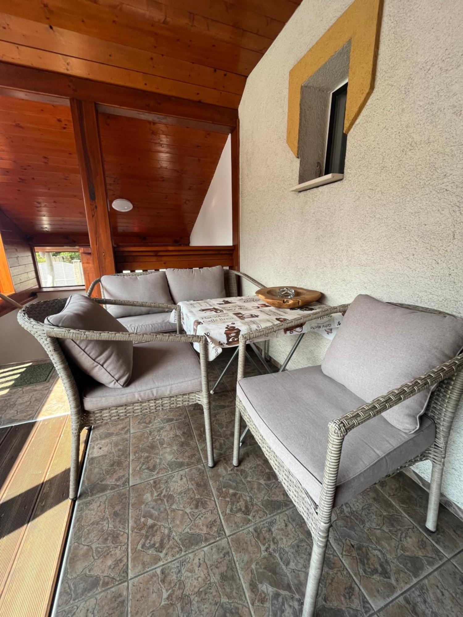 Orsi House Apartment โซมบ็อตเฮย์ ภายนอก รูปภาพ