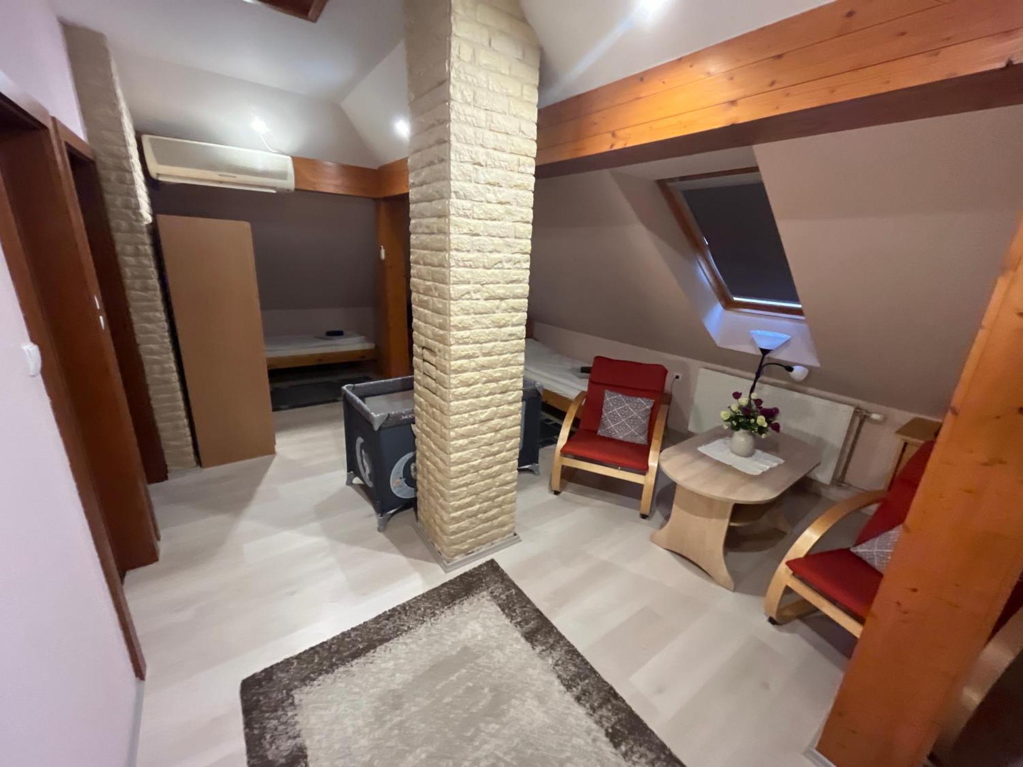 Orsi House Apartment โซมบ็อตเฮย์ ภายนอก รูปภาพ