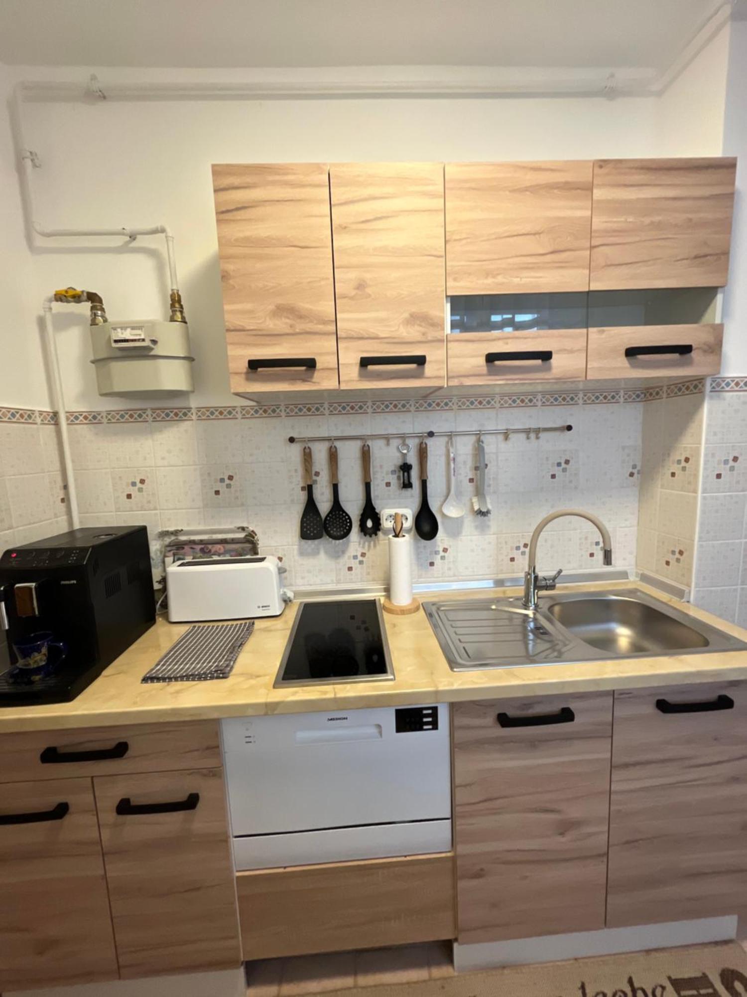 Orsi House Apartment โซมบ็อตเฮย์ ภายนอก รูปภาพ