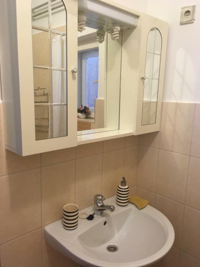 Orsi House Apartment โซมบ็อตเฮย์ ภายนอก รูปภาพ